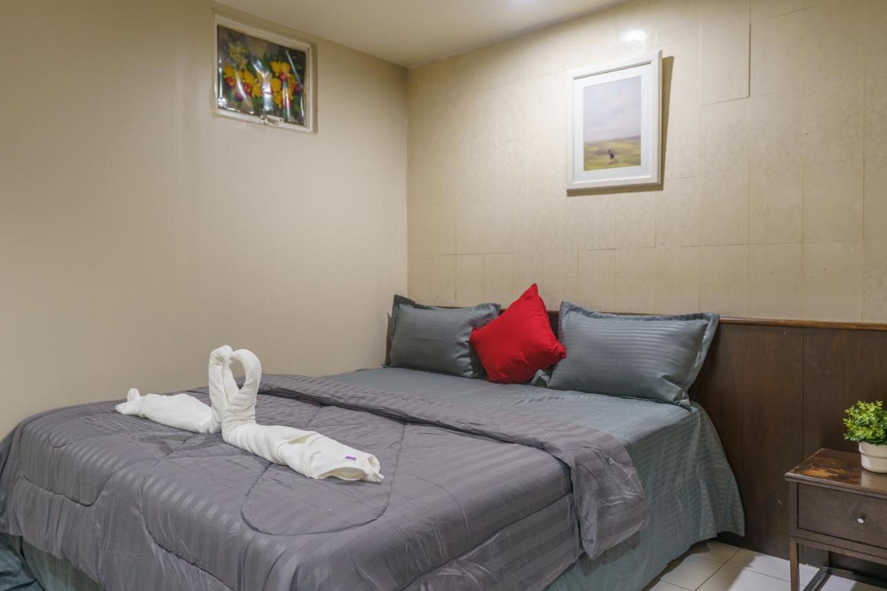 Cheqinn Bed Sukhumvit 4 Nana Plaza Bangkok Bagian luar foto