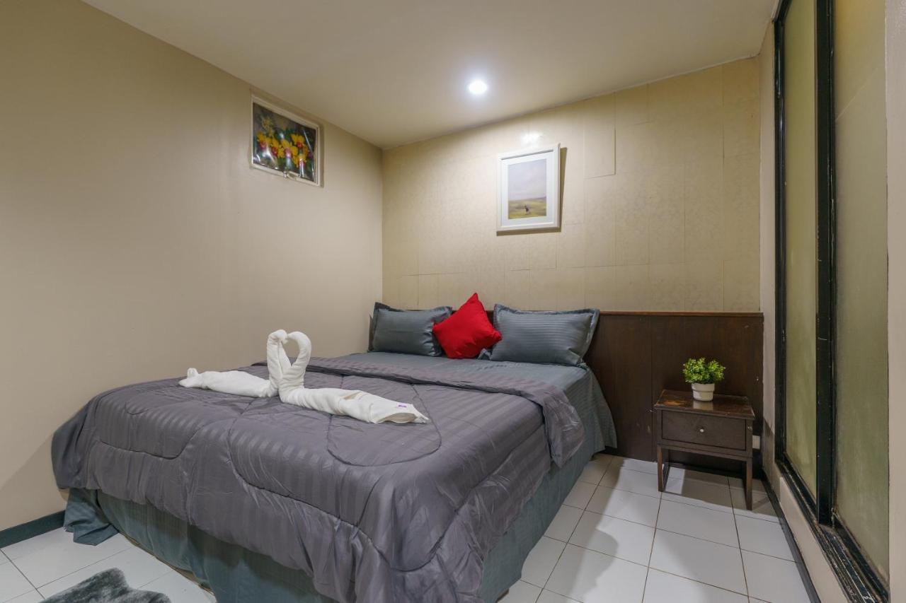 Cheqinn Bed Sukhumvit 4 Nana Plaza Bangkok Bagian luar foto