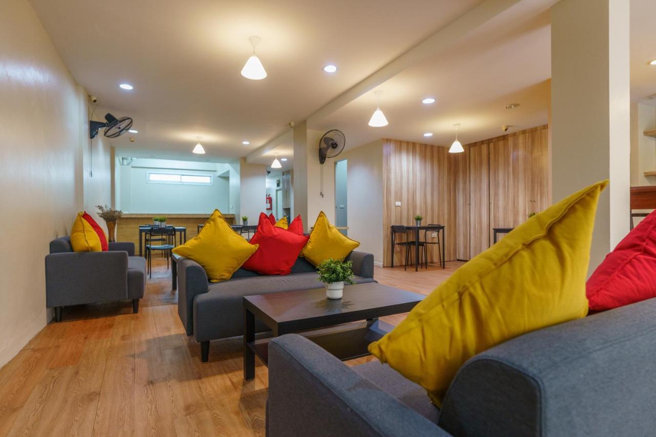 Cheqinn Bed Sukhumvit 4 Nana Plaza Bangkok Bagian luar foto