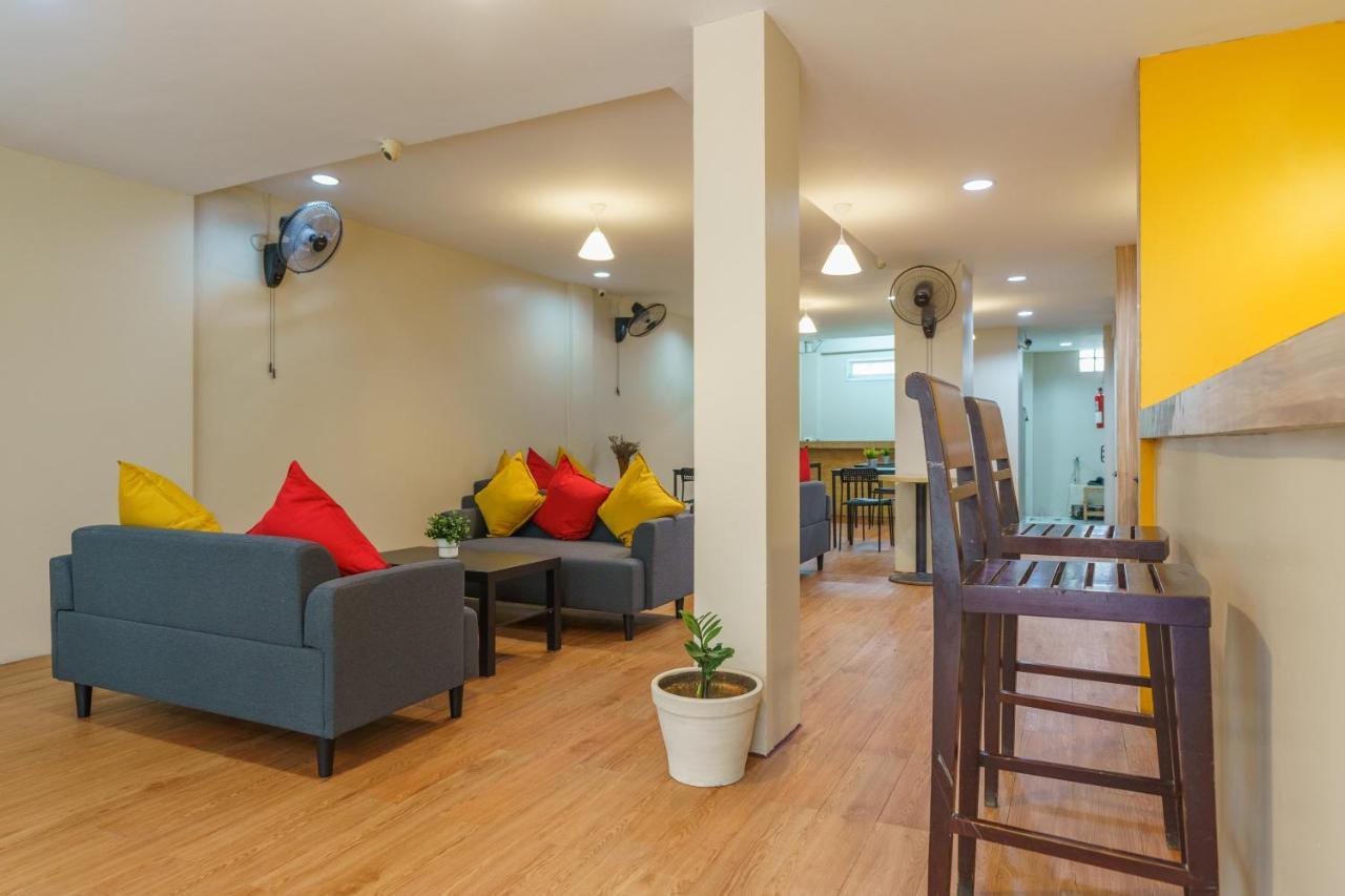 Cheqinn Bed Sukhumvit 4 Nana Plaza Bangkok Bagian luar foto