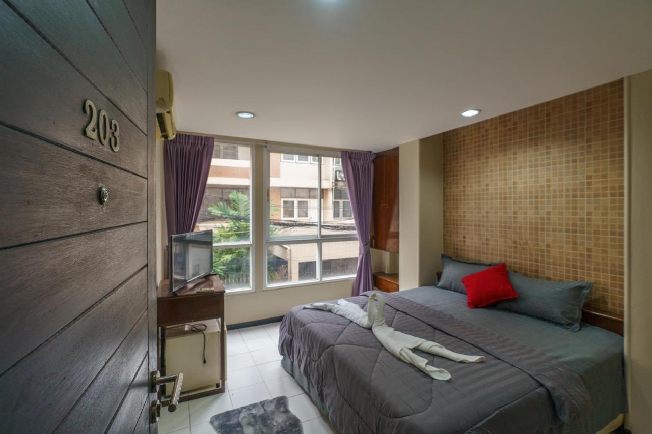 Cheqinn Bed Sukhumvit 4 Nana Plaza Bangkok Bagian luar foto