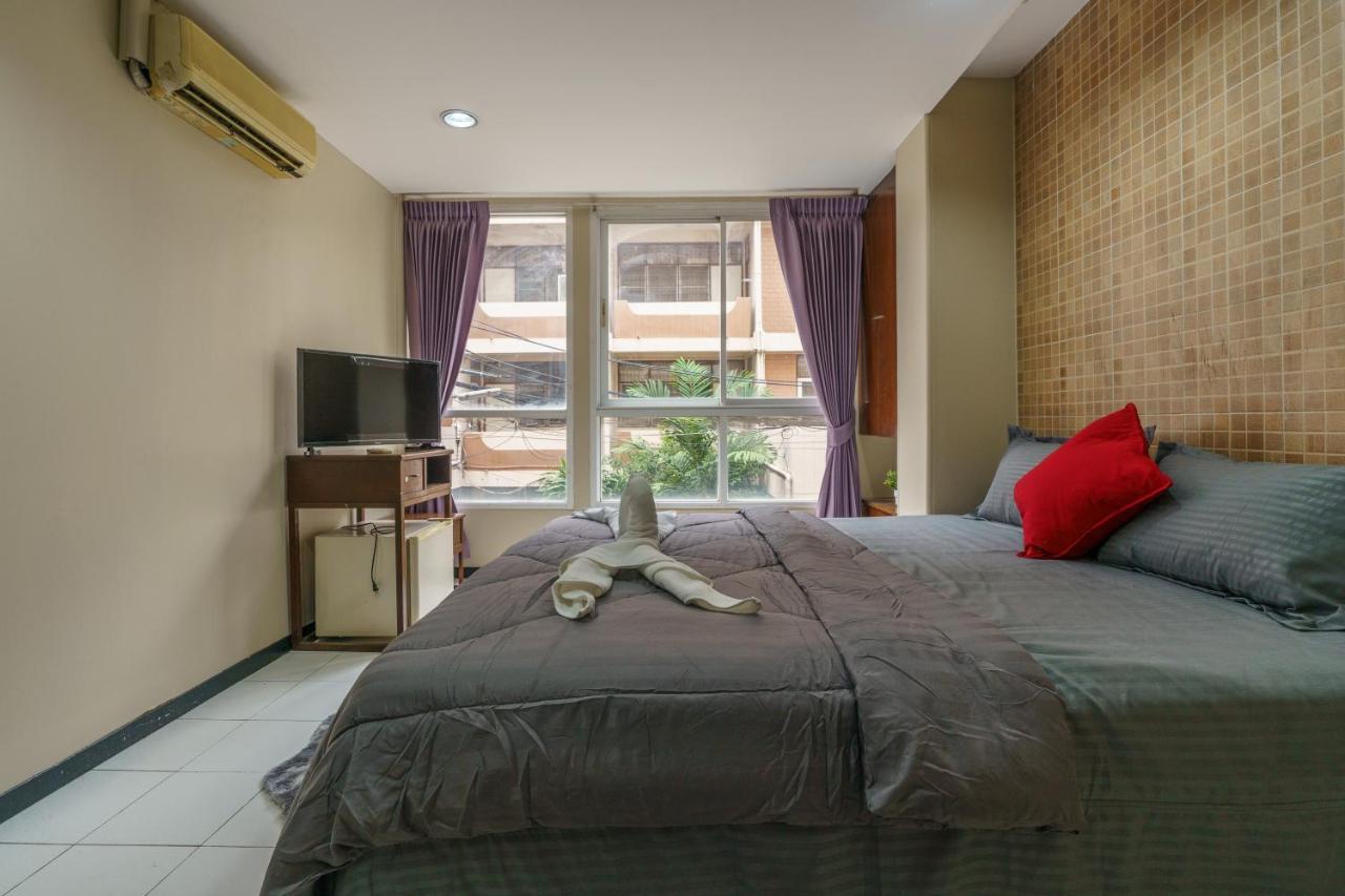 Cheqinn Bed Sukhumvit 4 Nana Plaza Bangkok Bagian luar foto