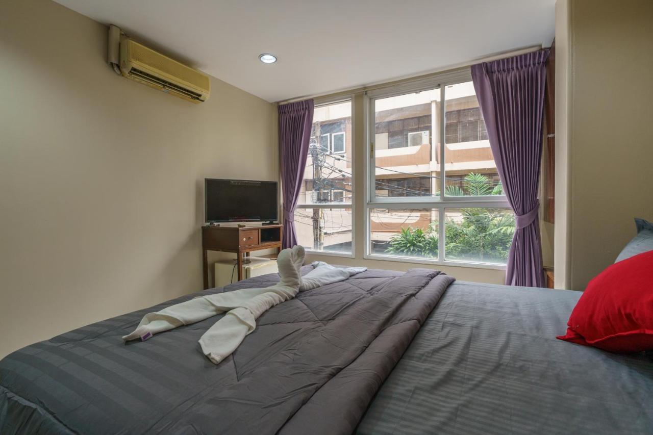 Cheqinn Bed Sukhumvit 4 Nana Plaza Bangkok Bagian luar foto